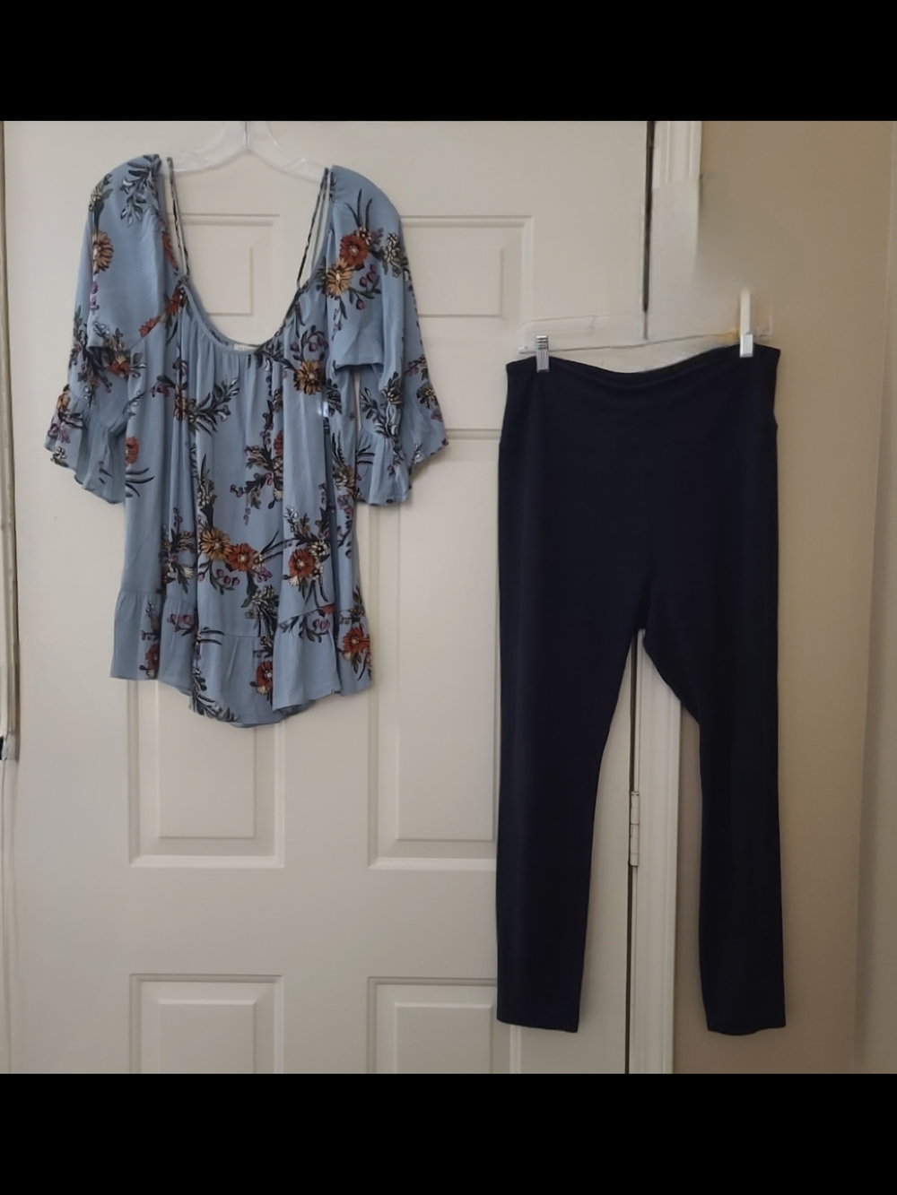 Simply Vera Leggings & Le Creme Boho Style Top Lg